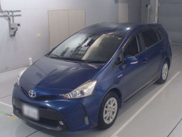 36614 Toyota Prius alpha ZVW41W 2016 г. (CAA Chubu)